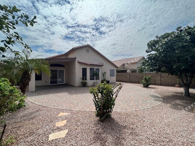 Building Photo - ***MOVE IN SPECIAL!*** BEAUTIFUL 3 BEDROOM...