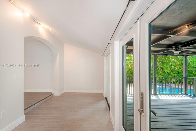 Building Photo - 108 2nd Dilido Terrace
