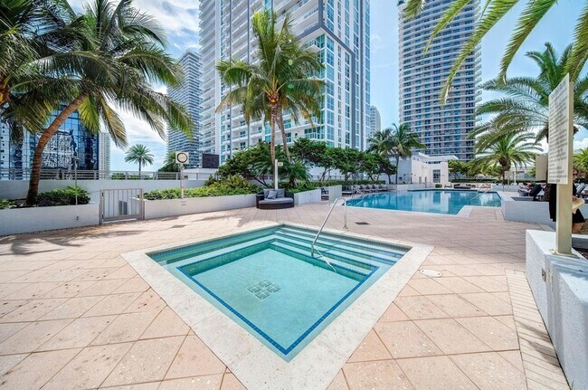 Building Photo - 1050 Brickell Ave