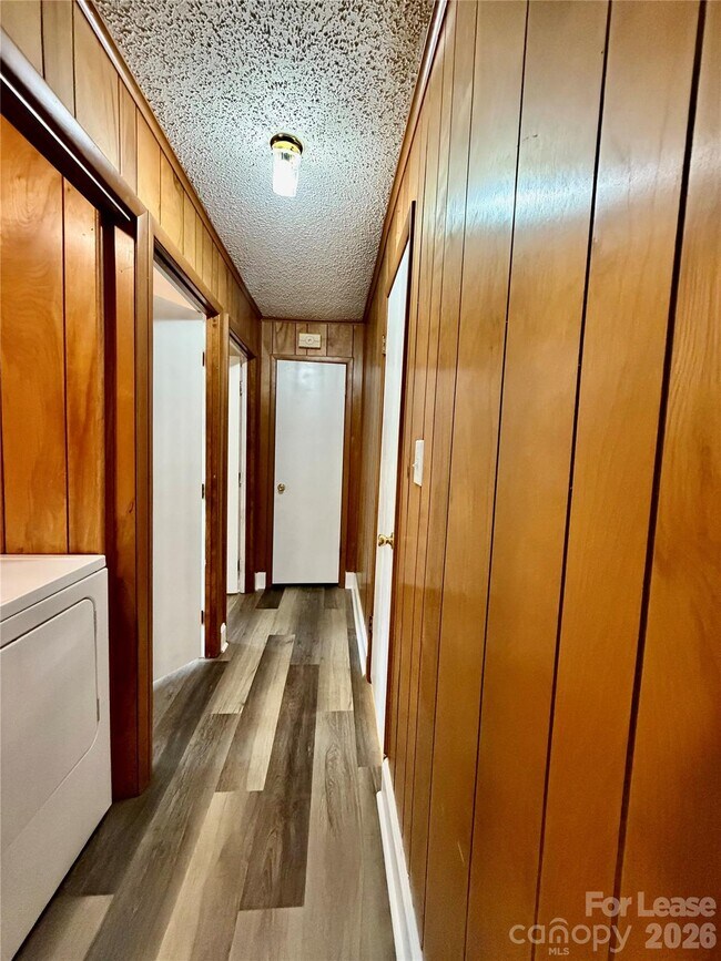 Building Photo - 3132 Dawnshire Ave