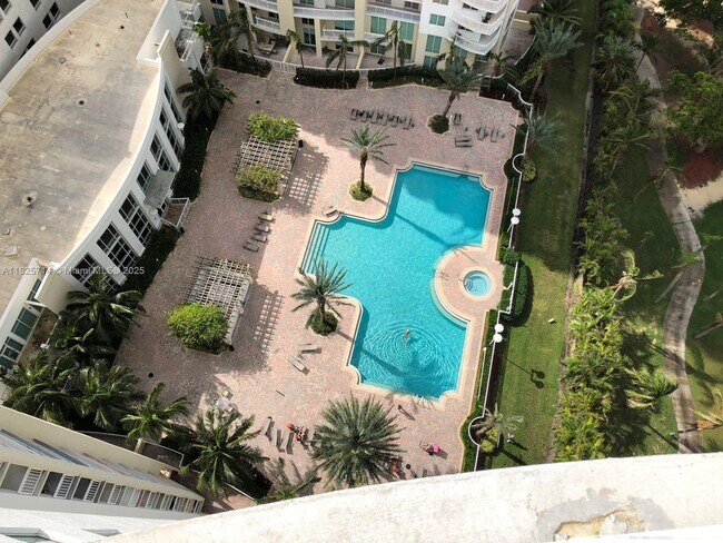 Building Photo - 1755 E Hallandale Beach Blvd