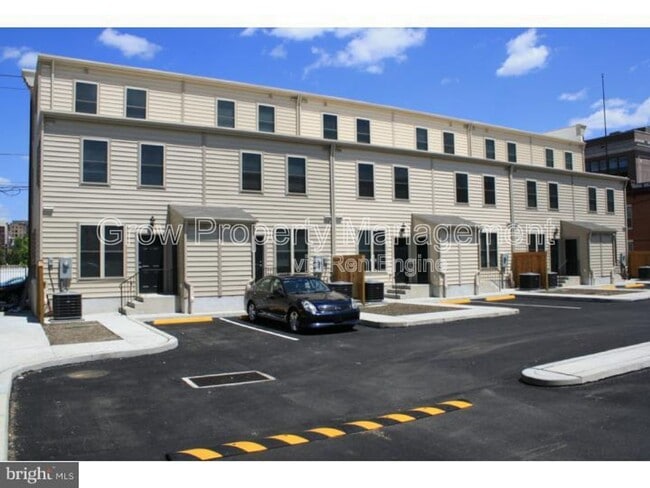 Building Photo - 745 S 13th St