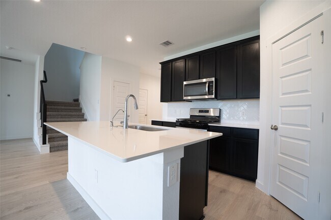 Building Photo - 30030 Foxtail Pne Ct