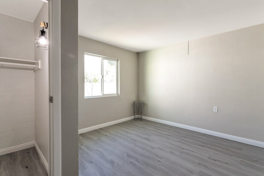 Building Photo - 2036 N 17th Pl