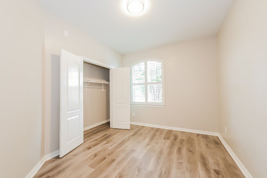Building Photo - 232 Strawberry Blonde Dr