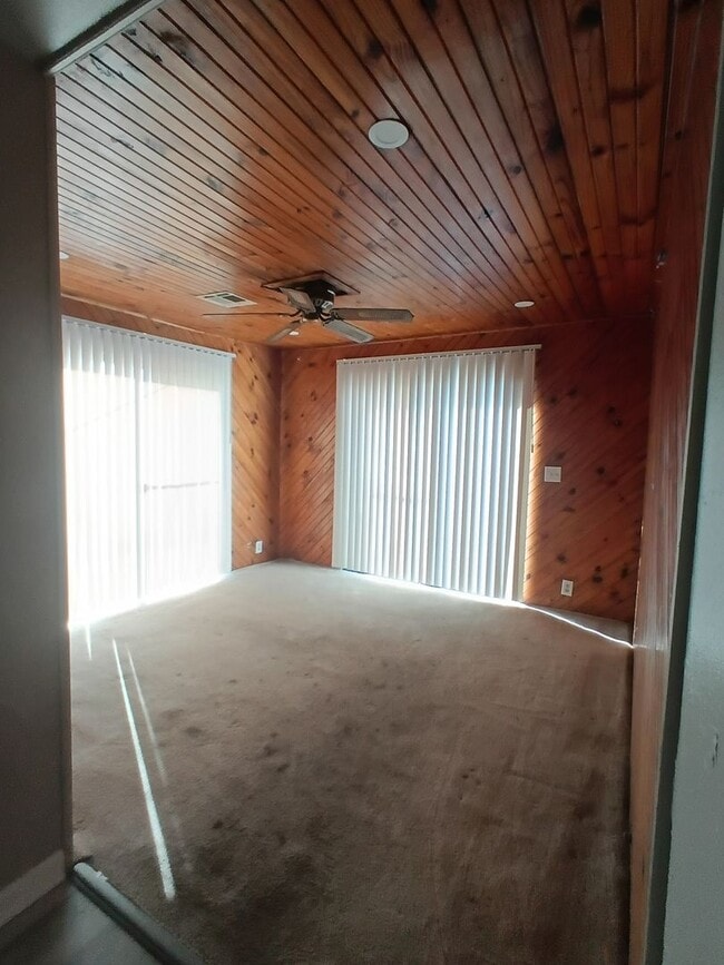 Building Photo - Lots of Space!