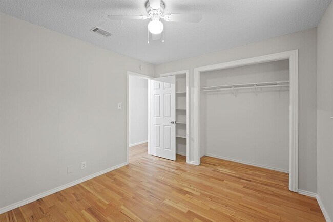 Building Photo - 2218 Bahama Rd