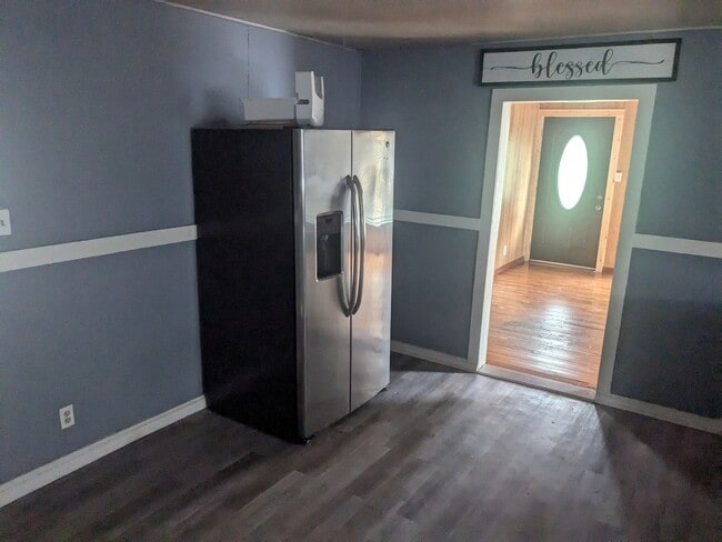 Building Photo - 3 Bed 1 Bath with Large Yard, Workshop, and Laundry Hookups
