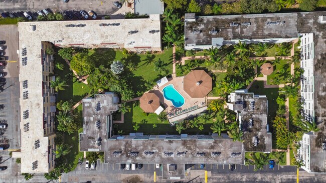 Building Photo - 1333 E Hallandale Beach Blvd