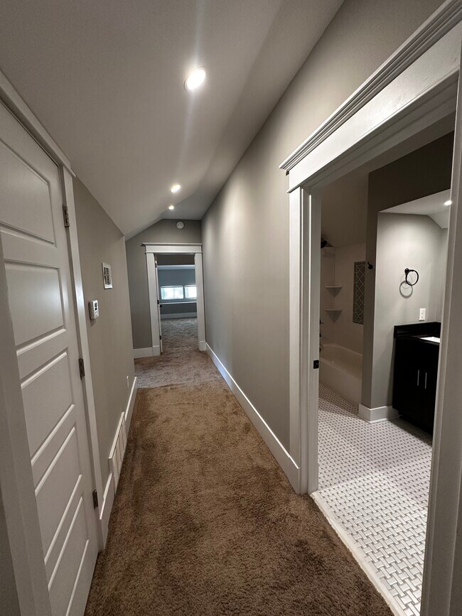 Building Photo - 226 N McNeil St