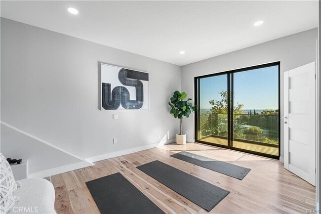 Building Photo - 8566 Hollywood Blvd