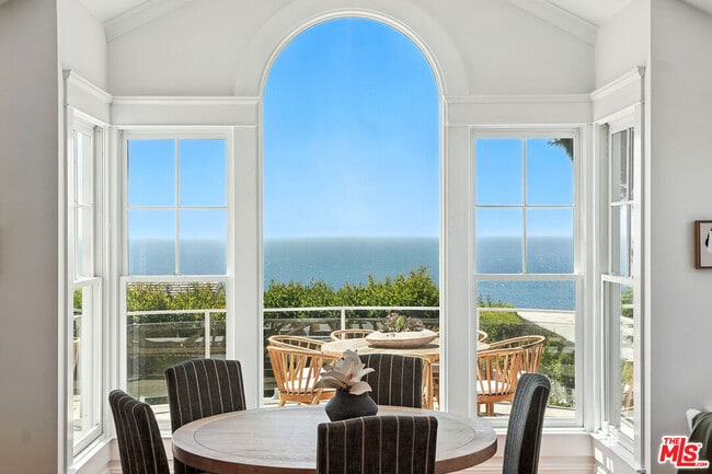 Building Photo - 7335 Birdview Ave