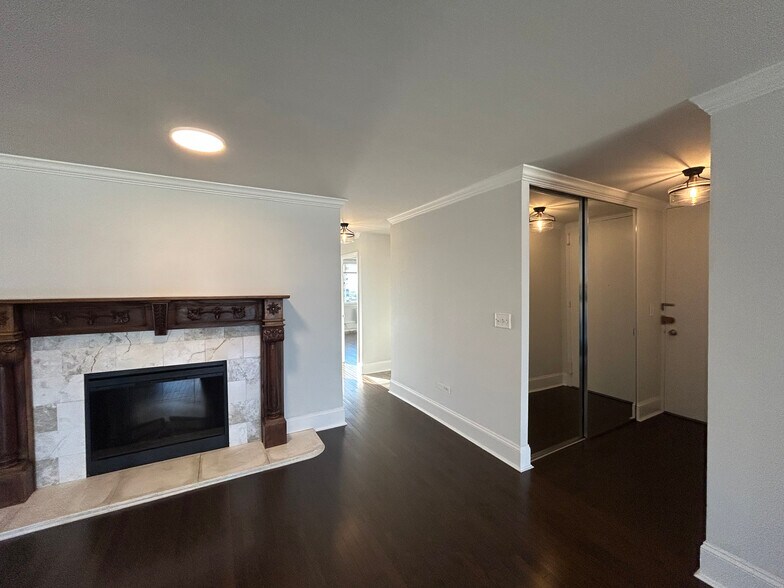 Building Photo - 1350 N Dearborn St