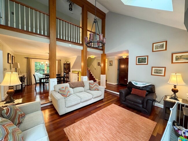 Building Photo - Fantastic 5 Bed 5.5 Bath Single Family Hom...