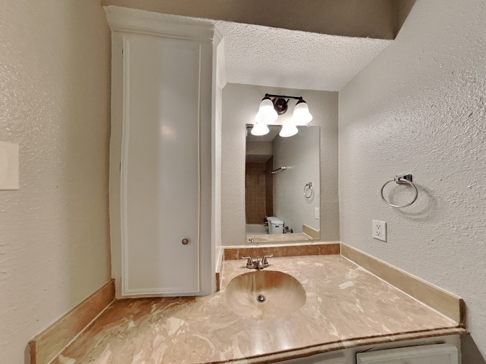 Building Photo - 5121 Parsley Ave