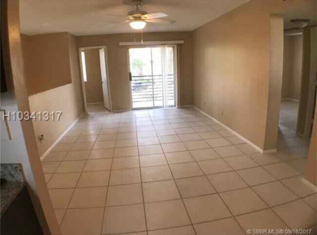 Extra bonus room to left of patio door - 701 Gardens Dr