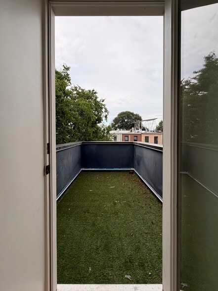 Building Photo - 77A Somers St