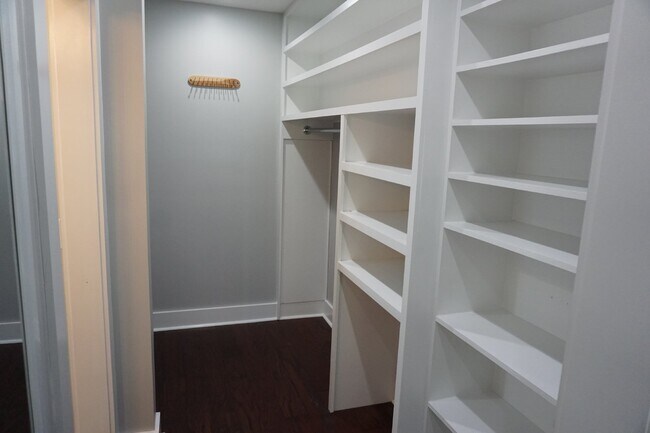 Building Photo - 109 E Sand Hills Dr