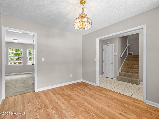 Building Photo - 882 Pine Valley Rd