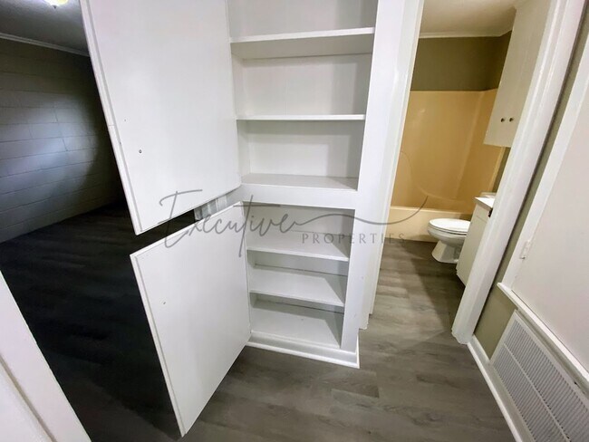 Building Photo - 1BR Apartment – $850 w/ ALL Utilities Paid!