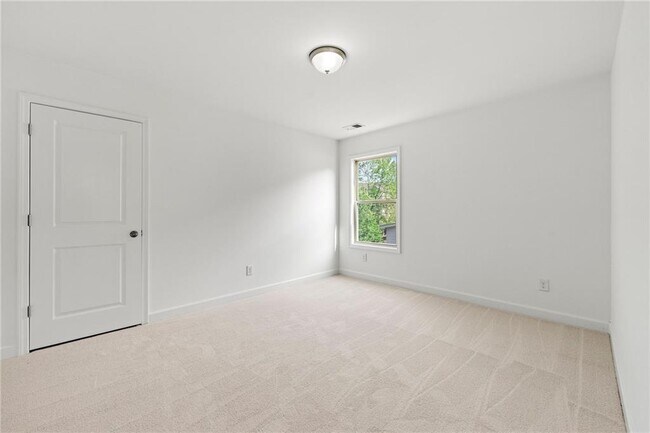 Building Photo - 325 Cranbrooke Cir