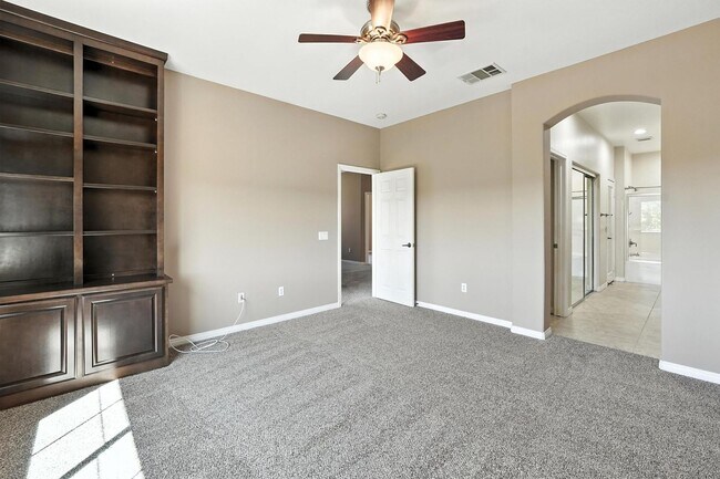 Building Photo - GORGEOUS 4+3 in Copperhill Area