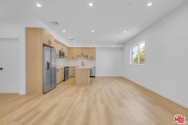 Building Photo - 10828 Hesby St