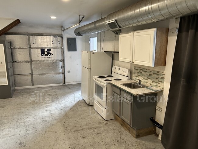 Building Photo - 2110 S Sherman St