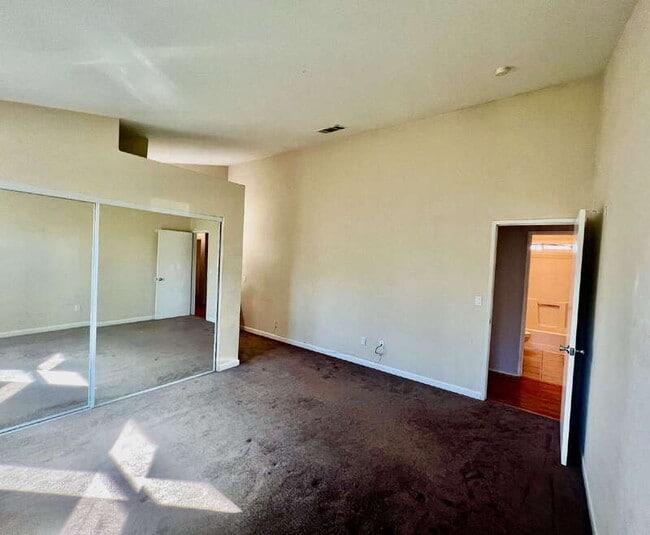 Building Photo - 1180 Camellia Ln