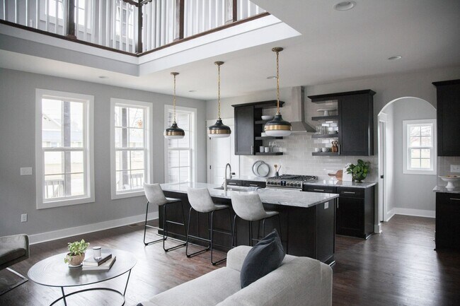 Building Photo - 3 Bed, 3.5 Bath Home w/ 2 Car Garage in East Nashville