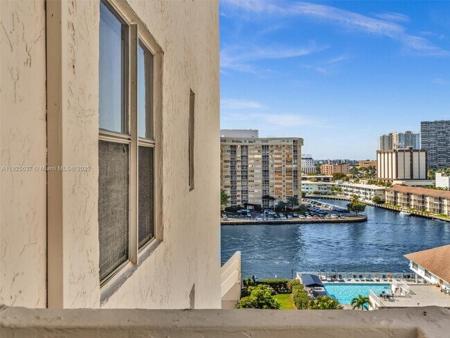 Building Photo - 1865 S Ocean Dr