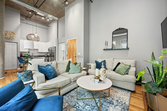 Building Photo - 758 N Larrabee St