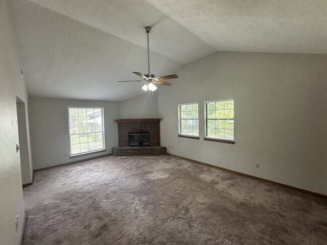 Building Photo - 2084 Pats Place