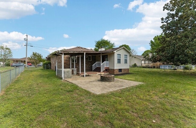 Building Photo - 1646 Lillian Cir
