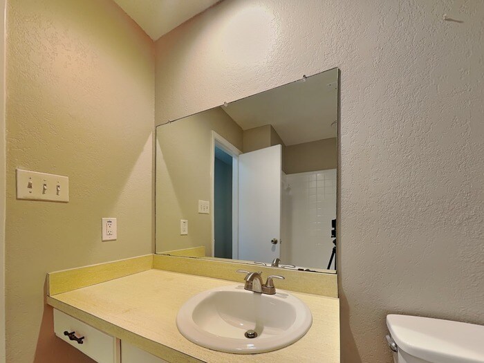 Building Photo - 316 Quail Creek Dr