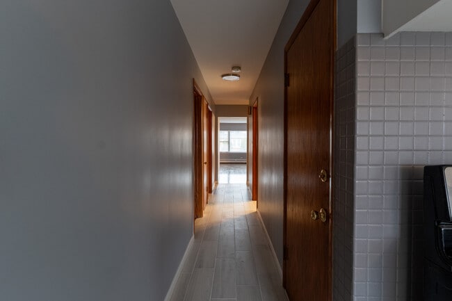 Building Photo - 1440 Maple Ave