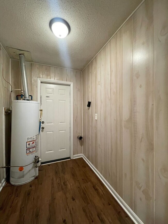 Building Photo - 1133 Beechdale Rd