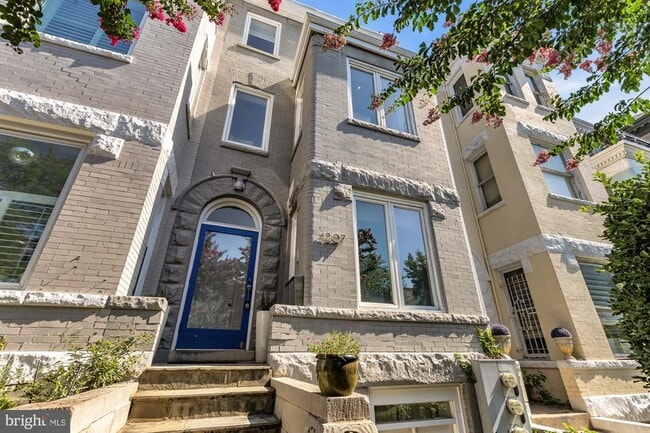 Building Photo - 1207 Girard St NW
