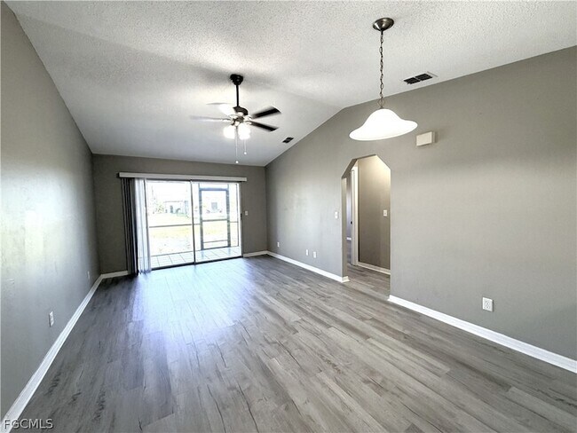 Building Photo - 823 Gleason Pkwy