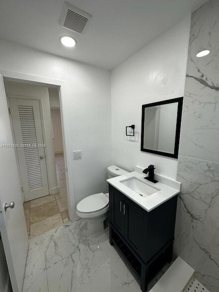 Building Photo - 2115 N 17th Ct