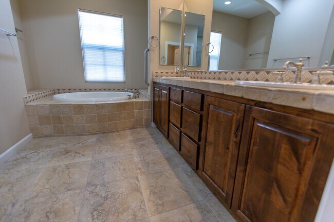 Building Photo - 4700 S Fulton Ranch Blvd