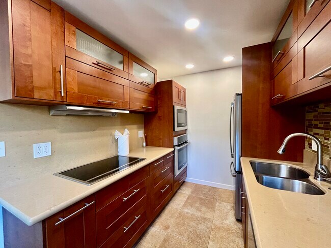 Al new appliances - 5367 Village Grn