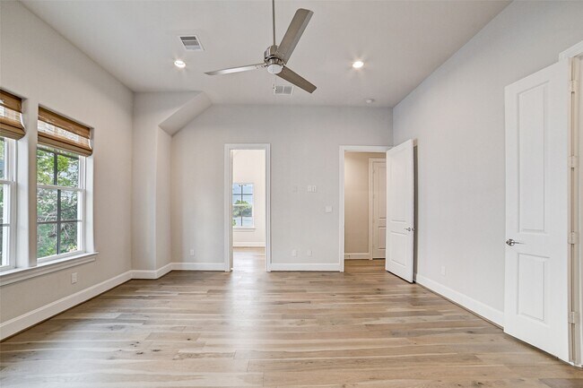 Building Photo - 2218C Lou Ellen Ln