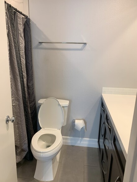 SecondFullBathroom w/ Quartz - 1888 Greenfield Ave