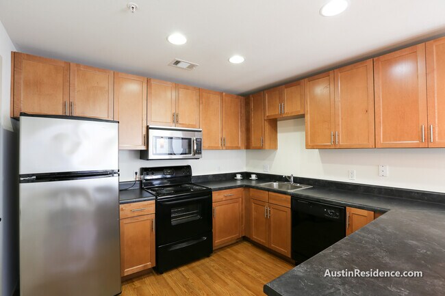 Building Photo - 711 32nd W St