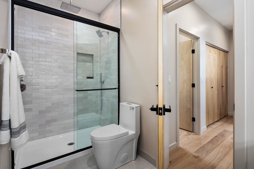 Second floor bathroom - 10120 NE 185th St