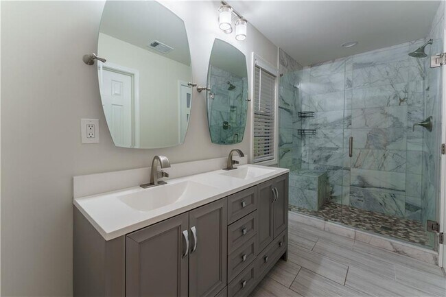 Building Photo - 642 Granby Hill Pl