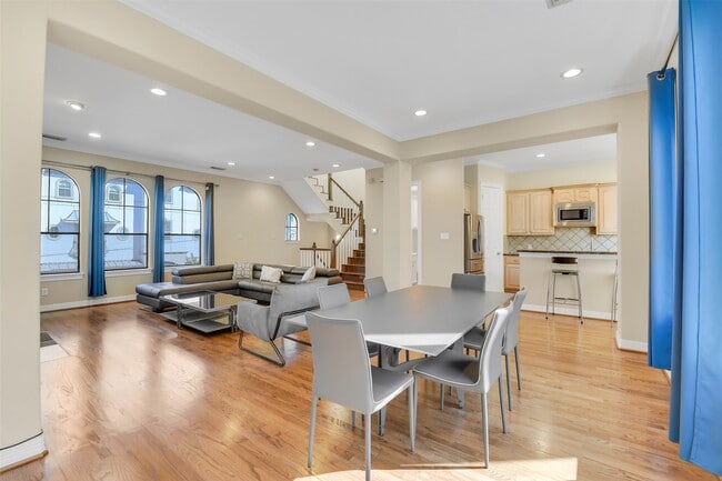 Building Photo - 1429 Utah St