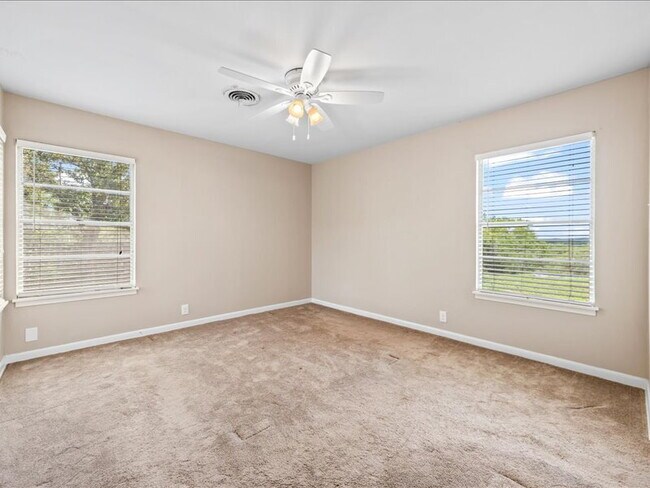 Building Photo - Charming 3-Bedroom Home with Spacious Livi...