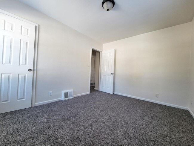 Building Photo - 1320 Tioga Ave